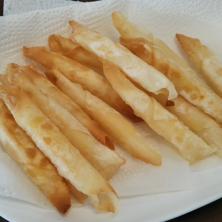 餃子の皮のスモーク味チーズ巻き揚げ☆